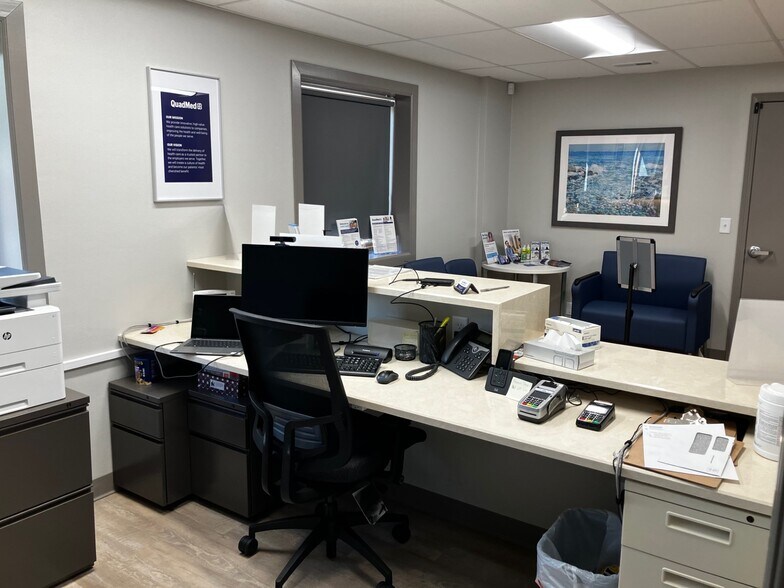 More Photos Of 1305 Chestnut St, West Bend Medical For Lease