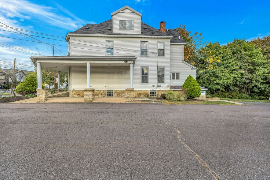 More Photos Of 1813 Main St, Blakely Office For Sale