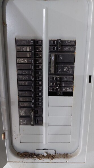 More Photos Of 610 New York St, Navasota Flex For Lease