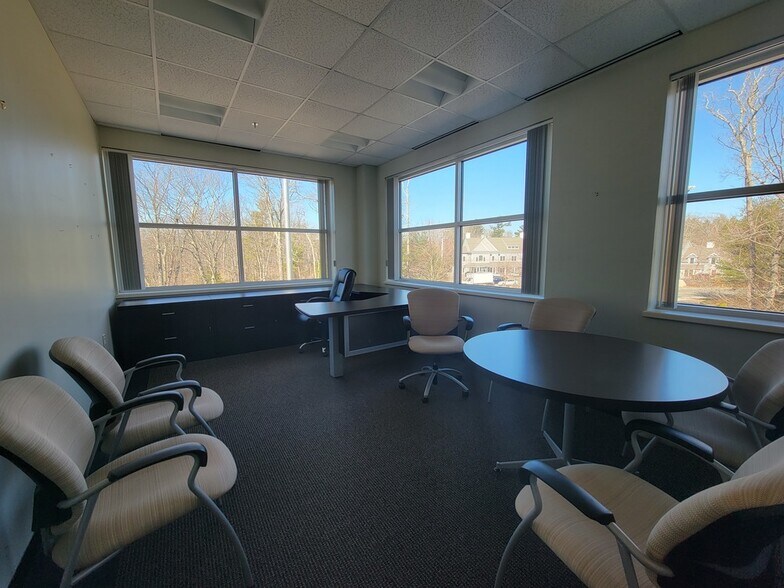 More Photos Of 302 Weymouth St, Rockland Office For Lease