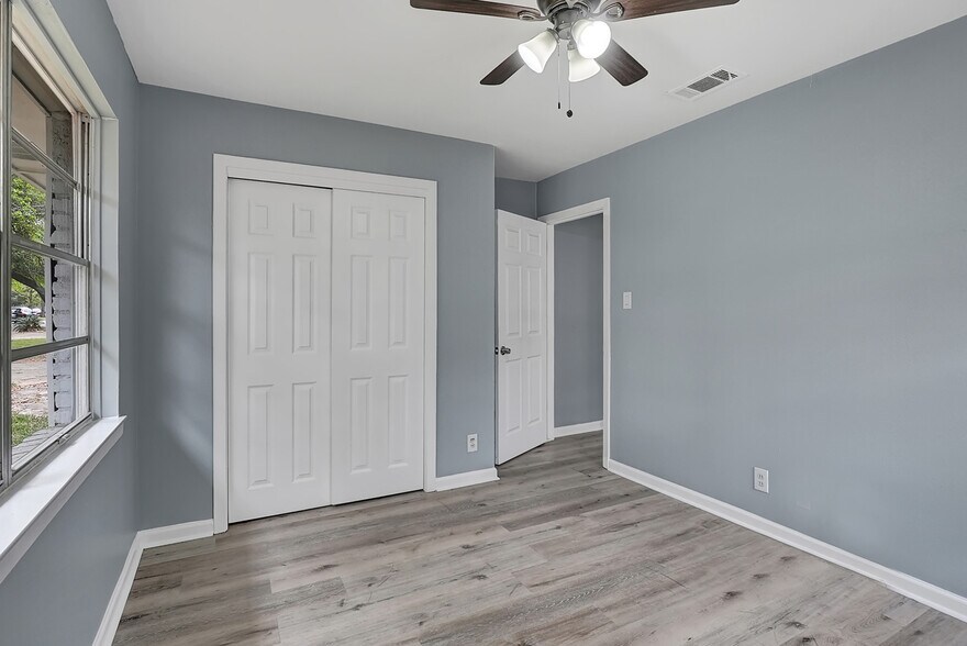 More Photos Of 5722 W 43rd St, Houston Specialty For Sale