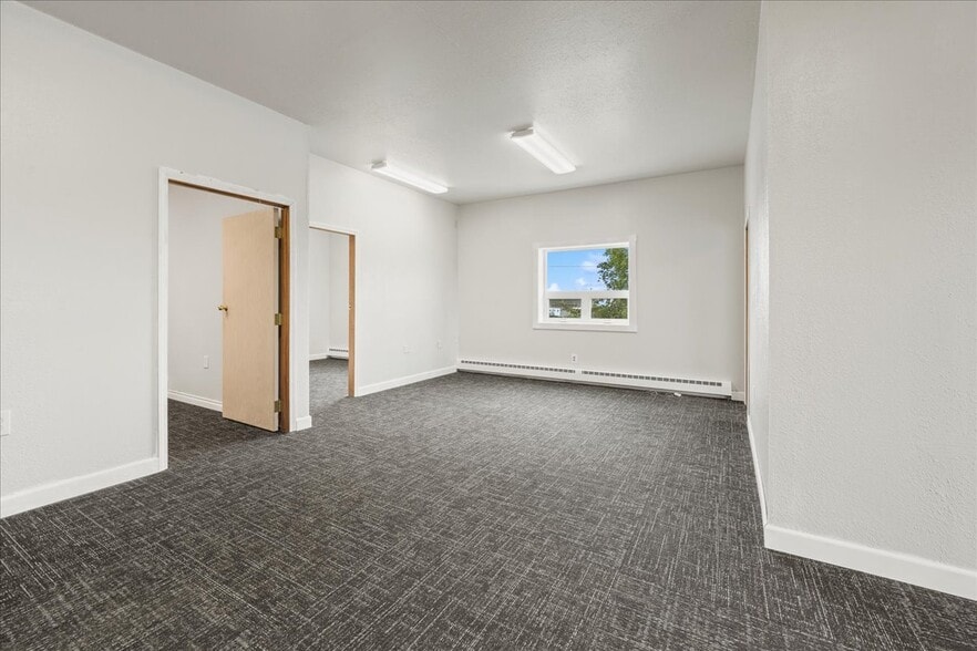 More Photos Of 3408 International St, Fairbanks Warehouse For Lease