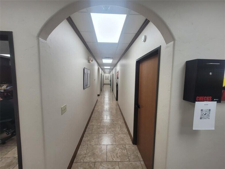More Photos Of 912 Messenger Ln, Moore Warehouse For Sale