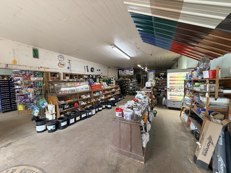 More Photos Of 114 Dogwood Ave, Middleton Auto Repair For Sale