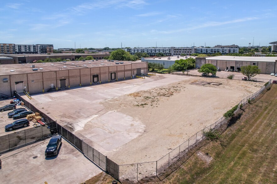 More Photos Of 10420 Metric Blvd, Austin Warehouse For Lease