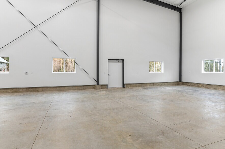 More Photos Of 1189 Woodland Dr, Sandpoint Airplane Hangar For Sale