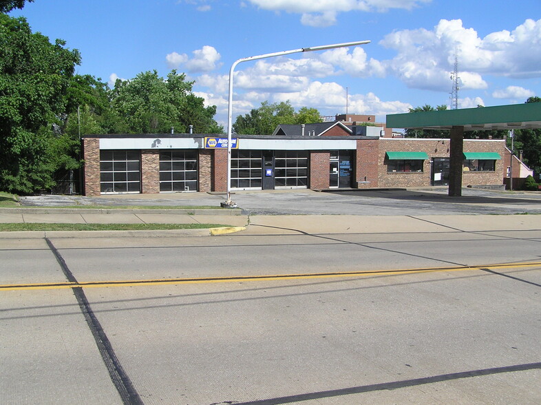 More Photos Of 510 N 5th St, Saint Charles Freestanding For Lease