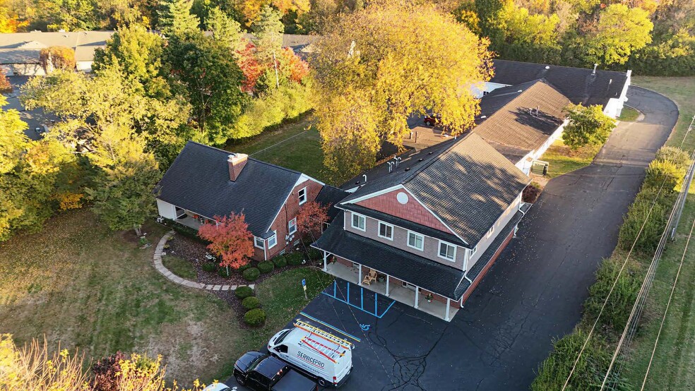 More Photos Of 41395 Wilcox Rd, Plymouth Veterinarian Kennel For Sale
