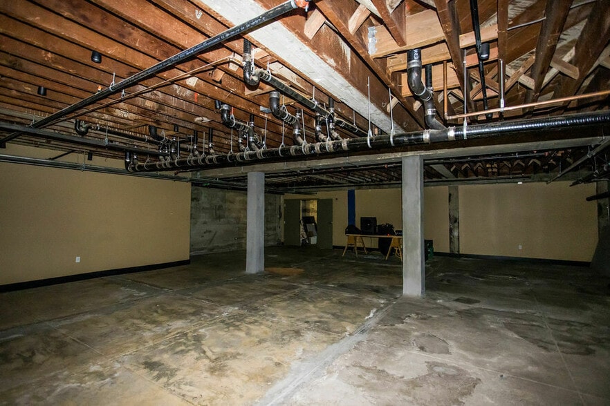 More Photos Of 1716 Broadway, Oakland Storefront For Sale