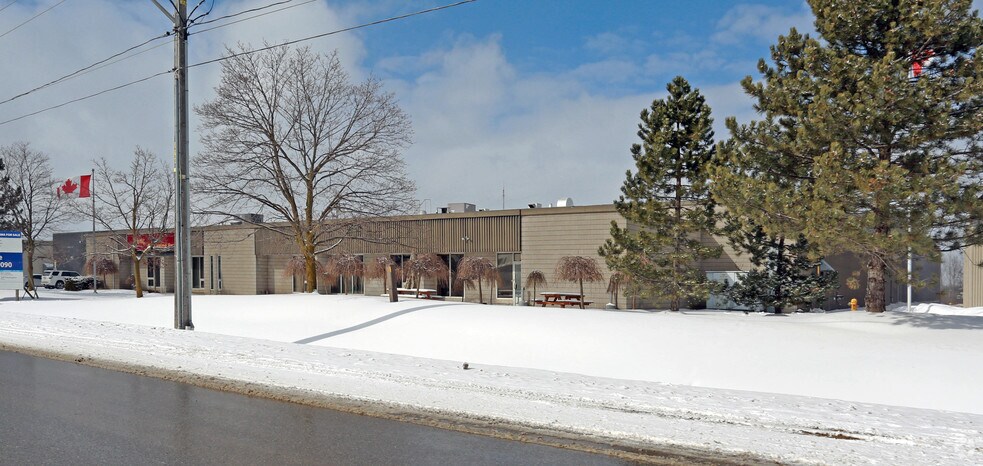 More Photos Of 271 Massey Rd, Guelph Warehouse For Lease