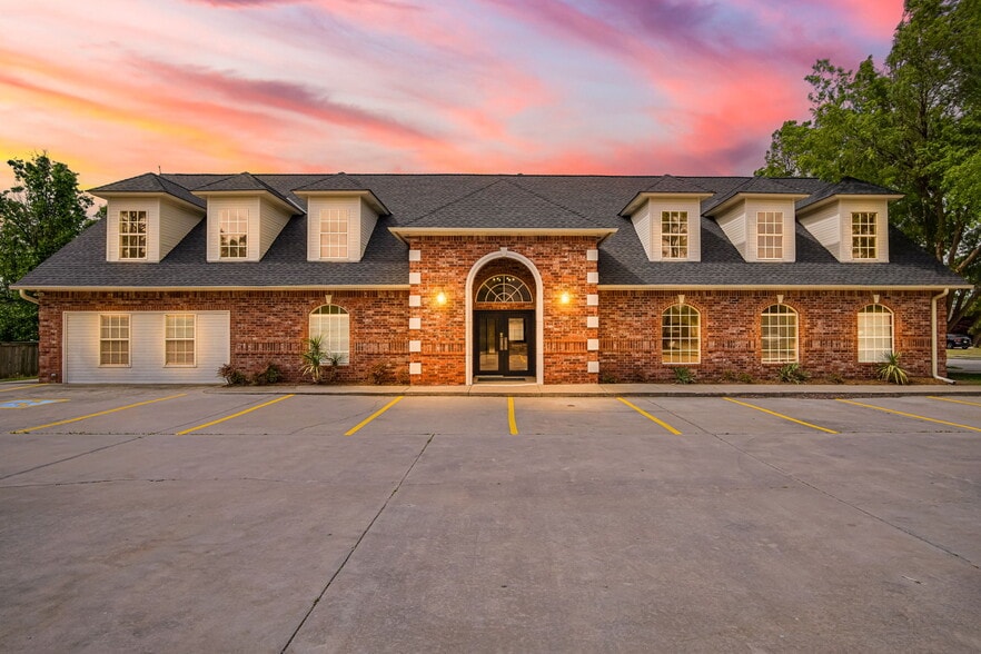 Primary Photo Of 2412 Palmer Cir, Norman Office For Sale