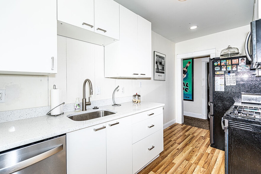 More Photos Of 404 Allegheny Ave, Towson Office For Sale