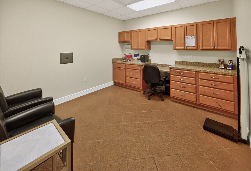 More Photos Of 733 & 737 County Road 466, Lady Lake Medical For Sale