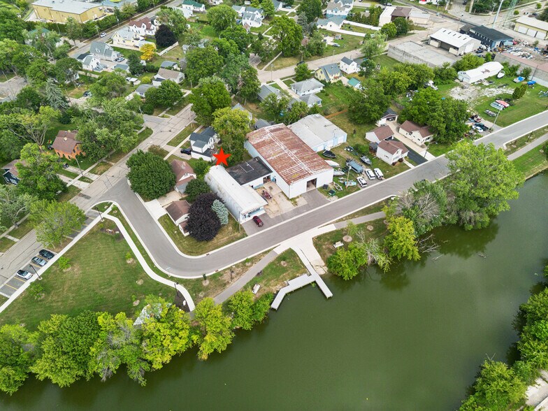 More Photos Of 100 Water St, Menasha General Retail For Sale