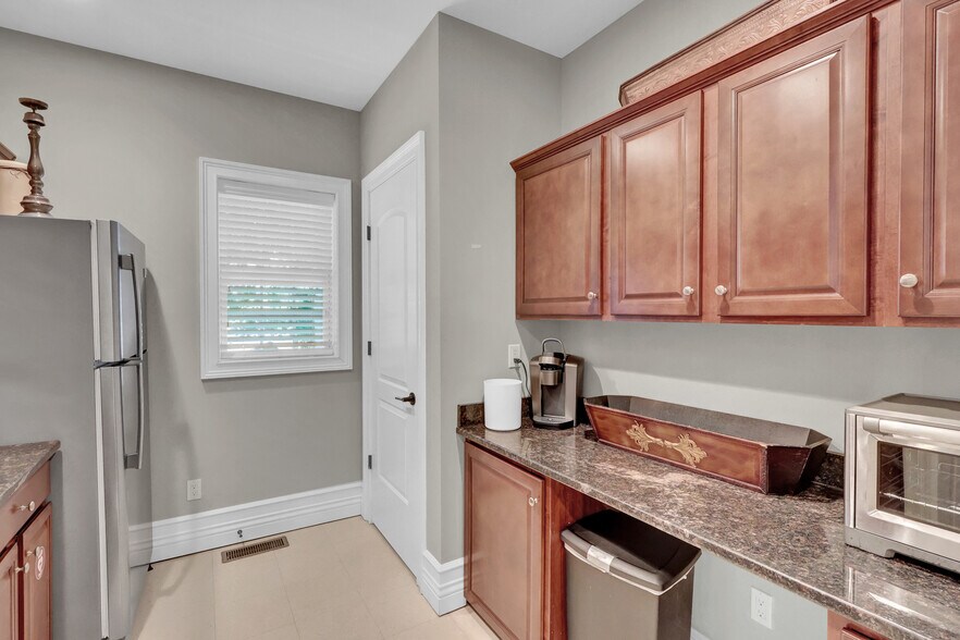 More Photos Of 907 Main St, Port Jefferson Office For Lease