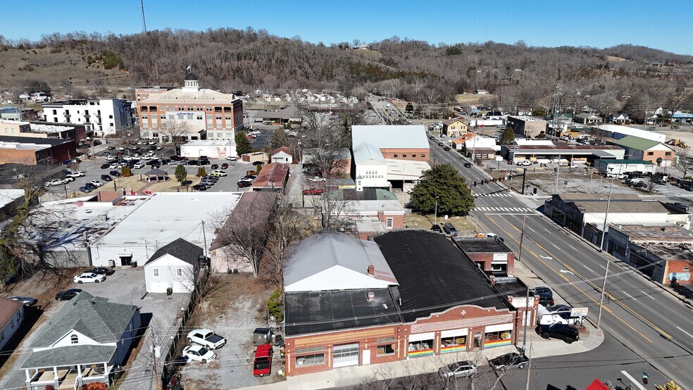 More Photos Of 221 Parkway, Sevierville Auto Repair For Lease