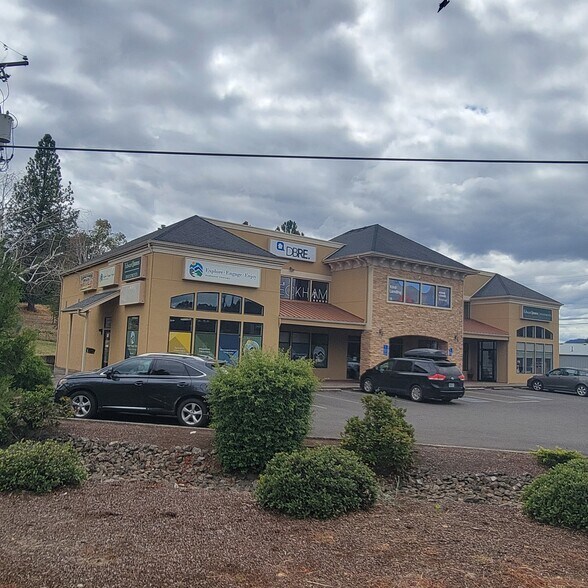 More Photos Of 2198 NE Stephens St, Roseburg Office For Lease