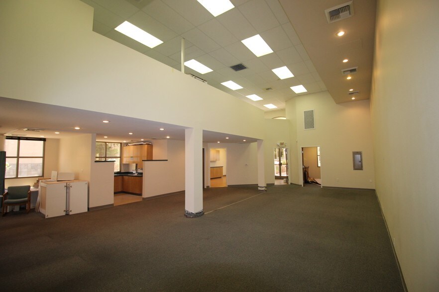 More Photos Of 66 N Pecos Rd, Henderson Medical For Lease
