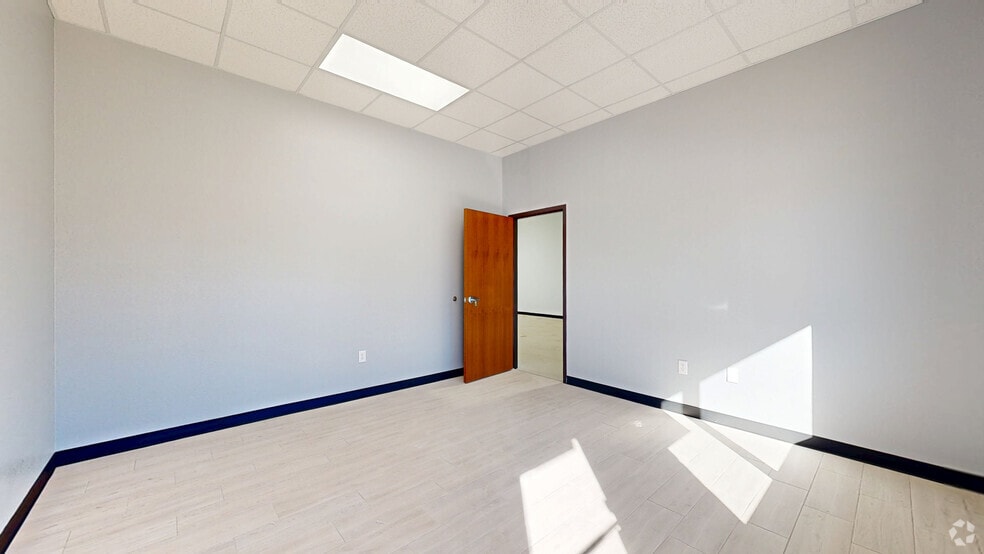 More Photos Of 10927 Fredericksburg Rd, San Antonio Unknown For Lease