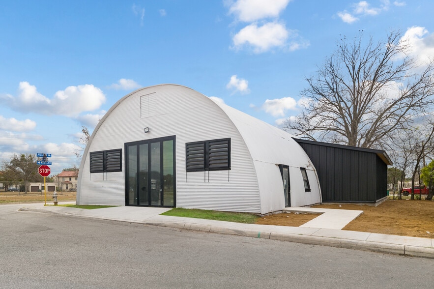 Primary Photo Of 322 Lucas St, San Antonio Auto Repair For Lease