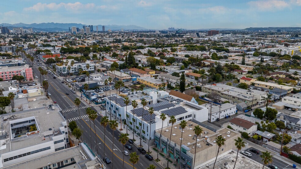 More Photos Of 2828 Santa Monica Blvd, Santa Monica Apartments For Lease