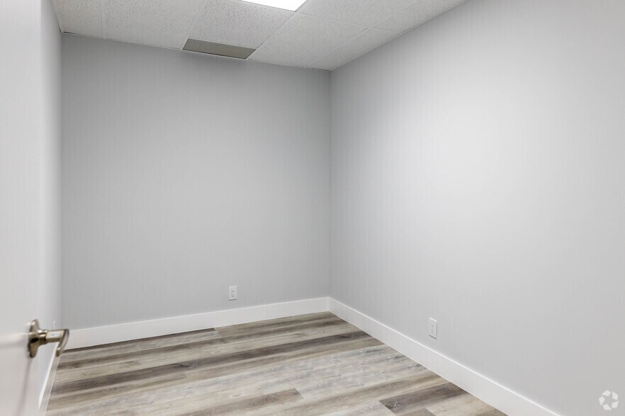 More Photos Of 2500 E Hallandale Beach Blvd, Hallandale Beach Office For Lease