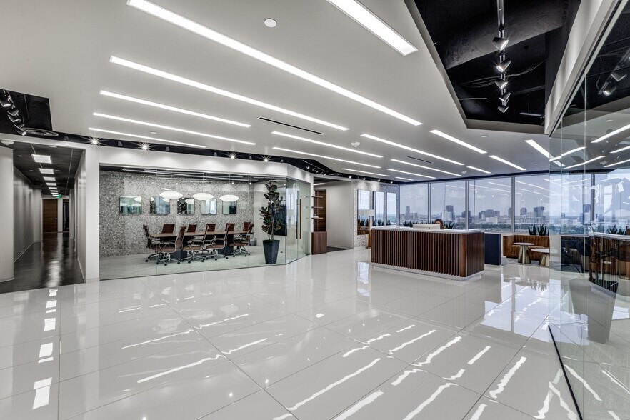 More Photos Of 24 Greenway Plz, Houston Office For Lease