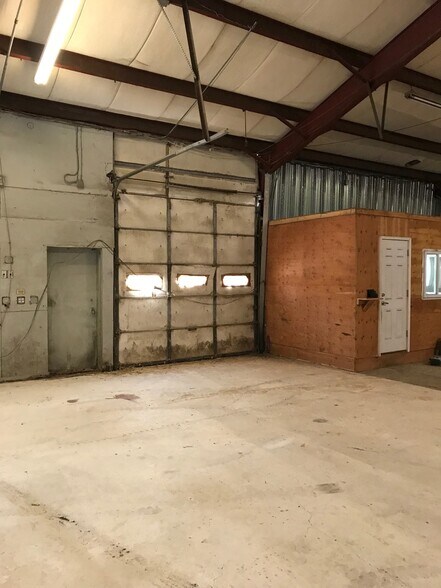 More Photos Of 8 Merritt Pl, Norwalk Warehouse For Lease