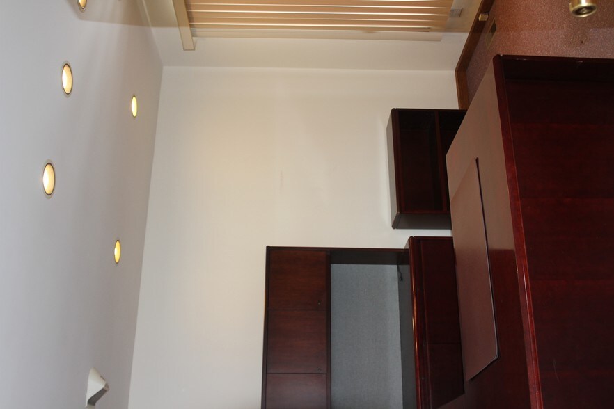 More Photos Of 201 E Dundee Rd, Palatine Office For Sale