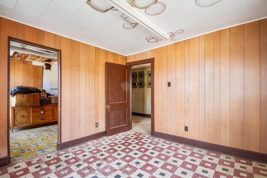 More Photos Of 333 Main St, Gainesville Office For Sale