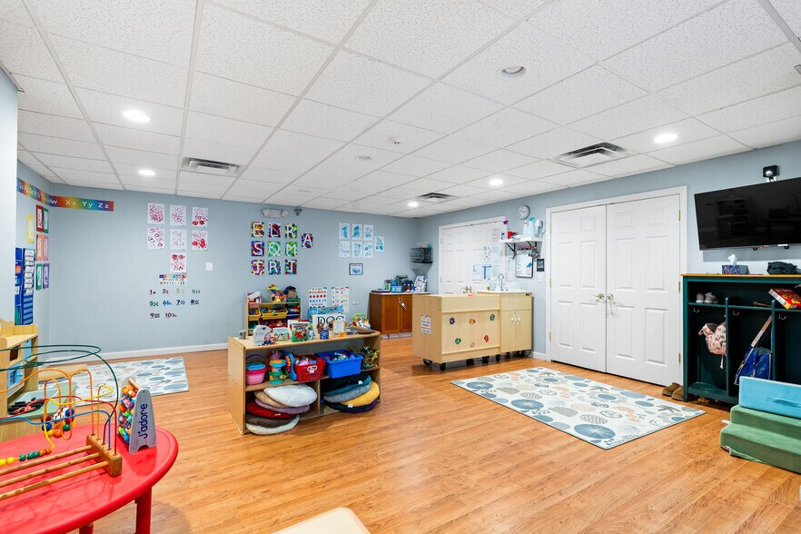 More Photos Of 1 Beverly Dr, Sterling Storefront For Sale