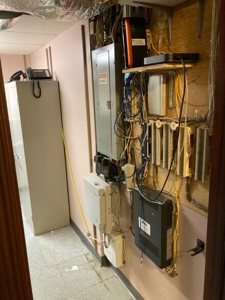 More Photos Of 3046 Industrial Blvd, Bethel Park Light Manufacturing For Lease