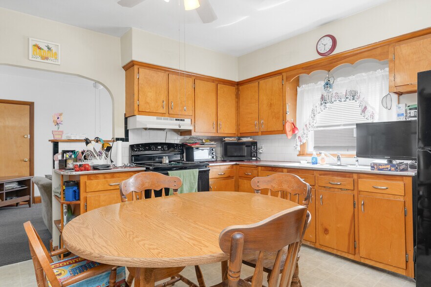 More Photos Of 27 Pike St, West Warwick Storefront Retail Residential For Sale
