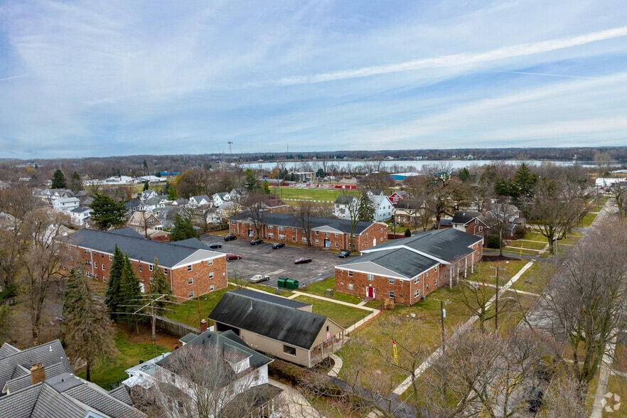 More Photos Of 725 Washington St, Monroe Apartments For Sale