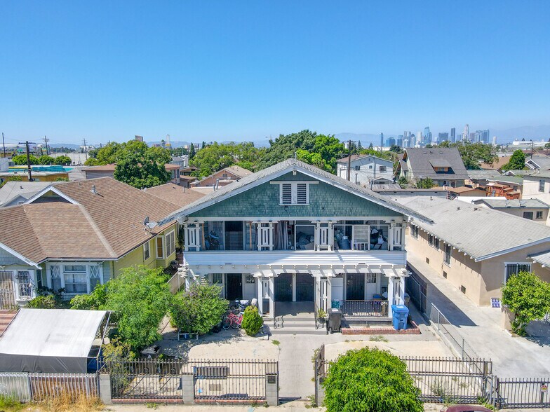 More Photos Of 239 W 43rd St, Los Angeles Apartments For Sale