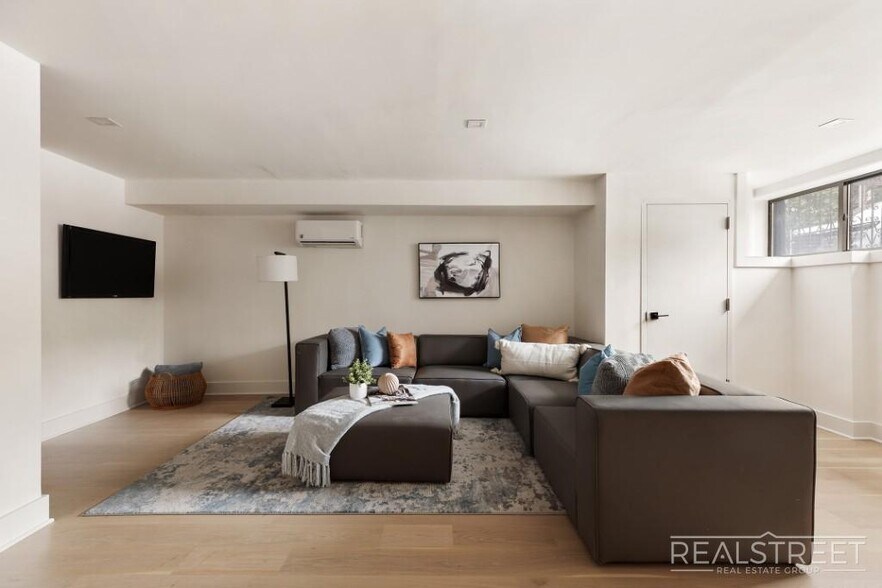 More Photos Of 110 McKibben St, Brooklyn Apartments For Sale