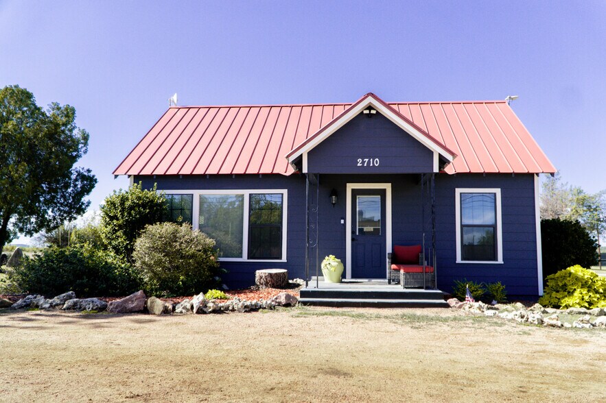 More Photos Of 2710 S Commercial Ave, Coleman Hotel For Sale