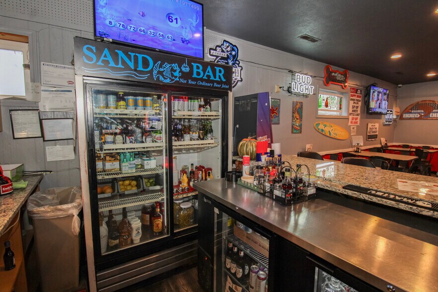 More Photos Of 54 McKinley St, Huron Bar For Sale