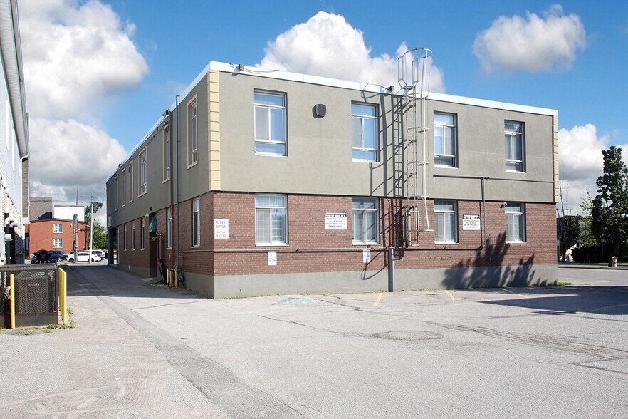 More Photos Of 187 King St E, Oshawa Office For Lease