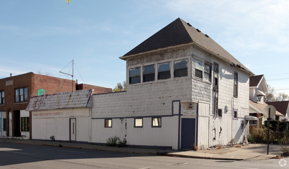 More Photos Of 2305 E Michigan St, Indianapolis Flex For Sale