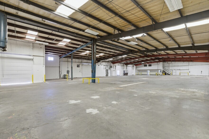 More Photos Of 1119 S Commercial Blvd, Arlington Warehouse For Lease