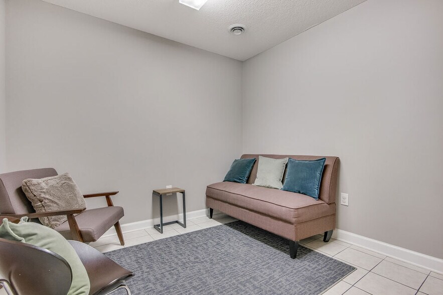 More Photos Of 217-219 Station St, Jacksonville Medical For Lease