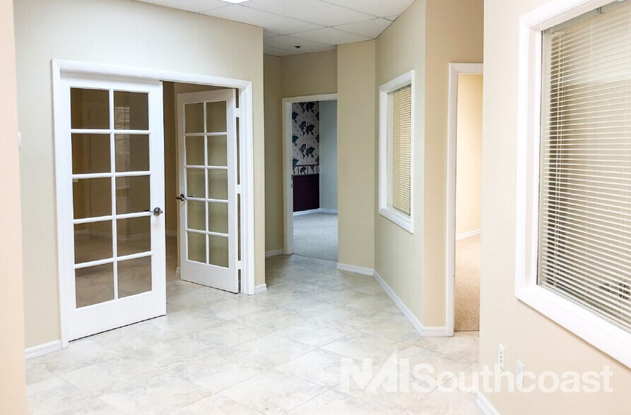 More Photos Of 7000 SE Federal Hwy, Stuart Office For Lease