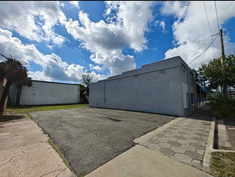 More Photos Of 3115 N Main St, Jacksonville Storefront Retail Office For Sale