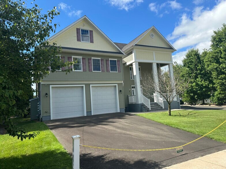 More Photos Of 249 Clinton Ave, Toms River Office For Lease
