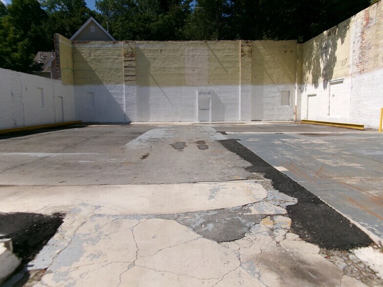 More Photos Of 103 Arch St, Butler Storefront Retail Residential For Sale