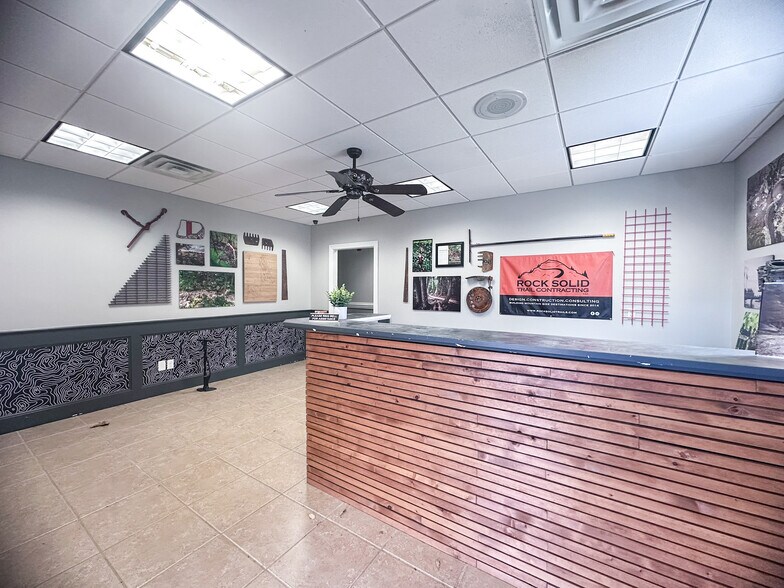 More Photos Of 8110 W Ford Springs Rd, Bentonville Flex For Lease