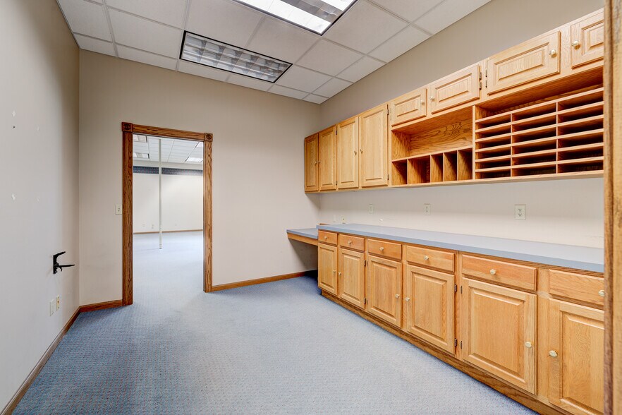 More Photos Of 309 South St, Pella Industrial For Sale