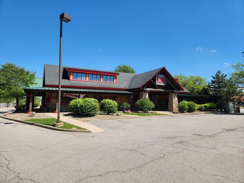 Primary Photo Of 7725 Reynolds Rd, Mentor Restaurant For Lease