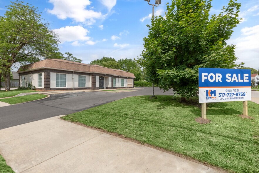 Primary Photo Of 2359 S Shelby St, Indianapolis Bank For Sale